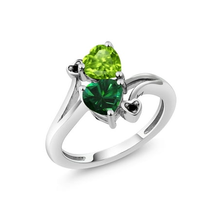 - 1.54 Ct Heart Shape Green Peridot Green Simulated Emerald 925 Sterling Silver Ring