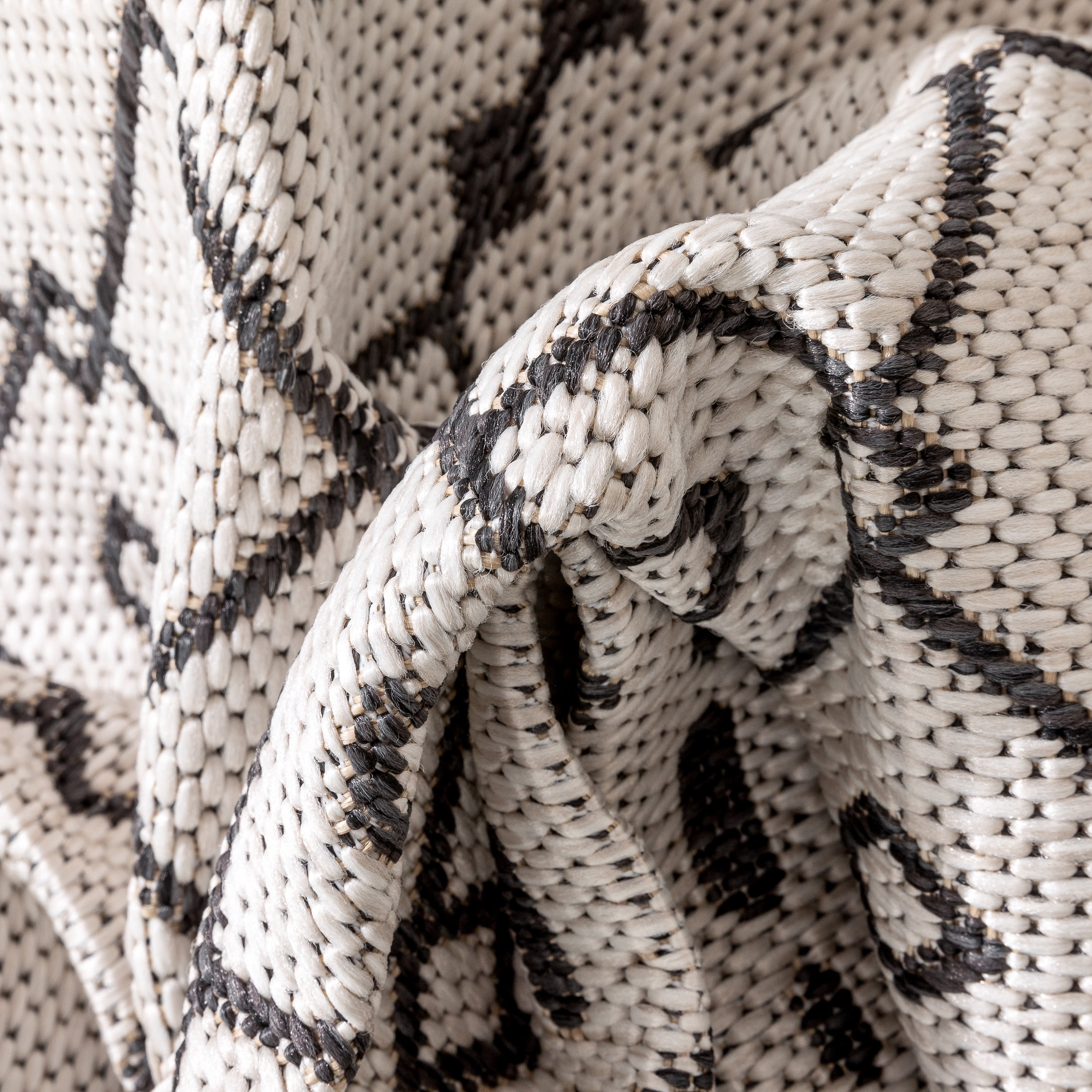 Well Woven 5' x 7' Light Gray Outdoor Rug