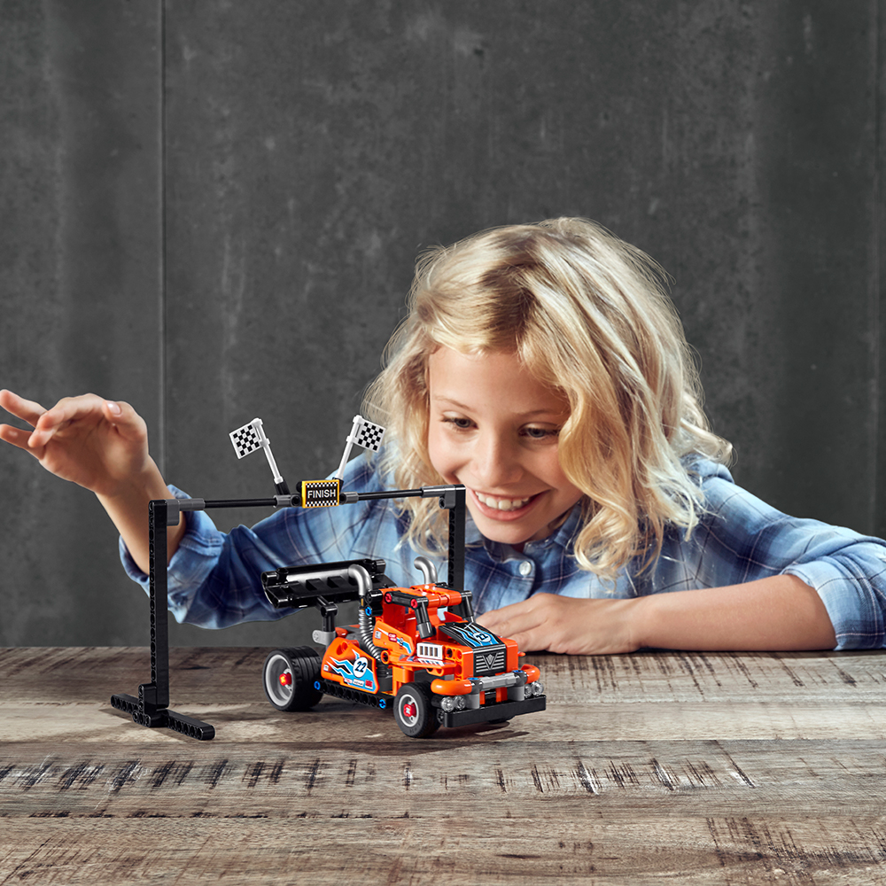 LEGO Technic Race Truck Buildi...