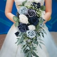 thumbnail image 3 of Elegantes ramos de novia para novia, cascada de flores rosas, flores hechas a mano. Azul, 3 of 9