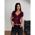 thumbnail image 4 of Blusa Corta Con Botones Y Cinturón Estilo Urbano Burdeos, 4 of 30