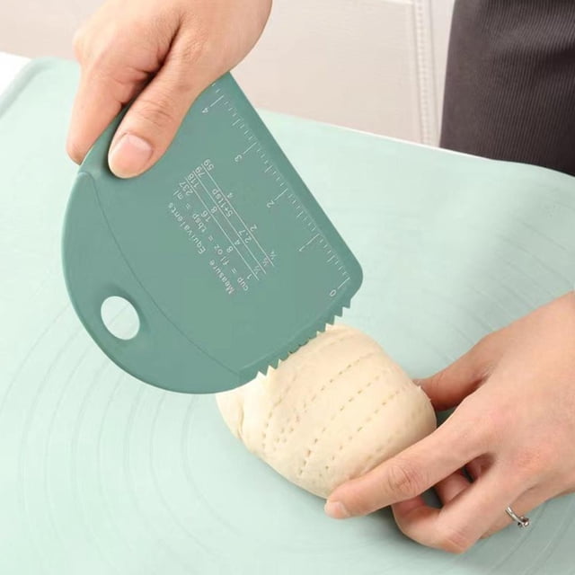 Feltree Noodles Cutter Household Silicones Scraper Food Grade Baking Noodles Cutter Scraper Tool Kneading Pad Scraper Utensil