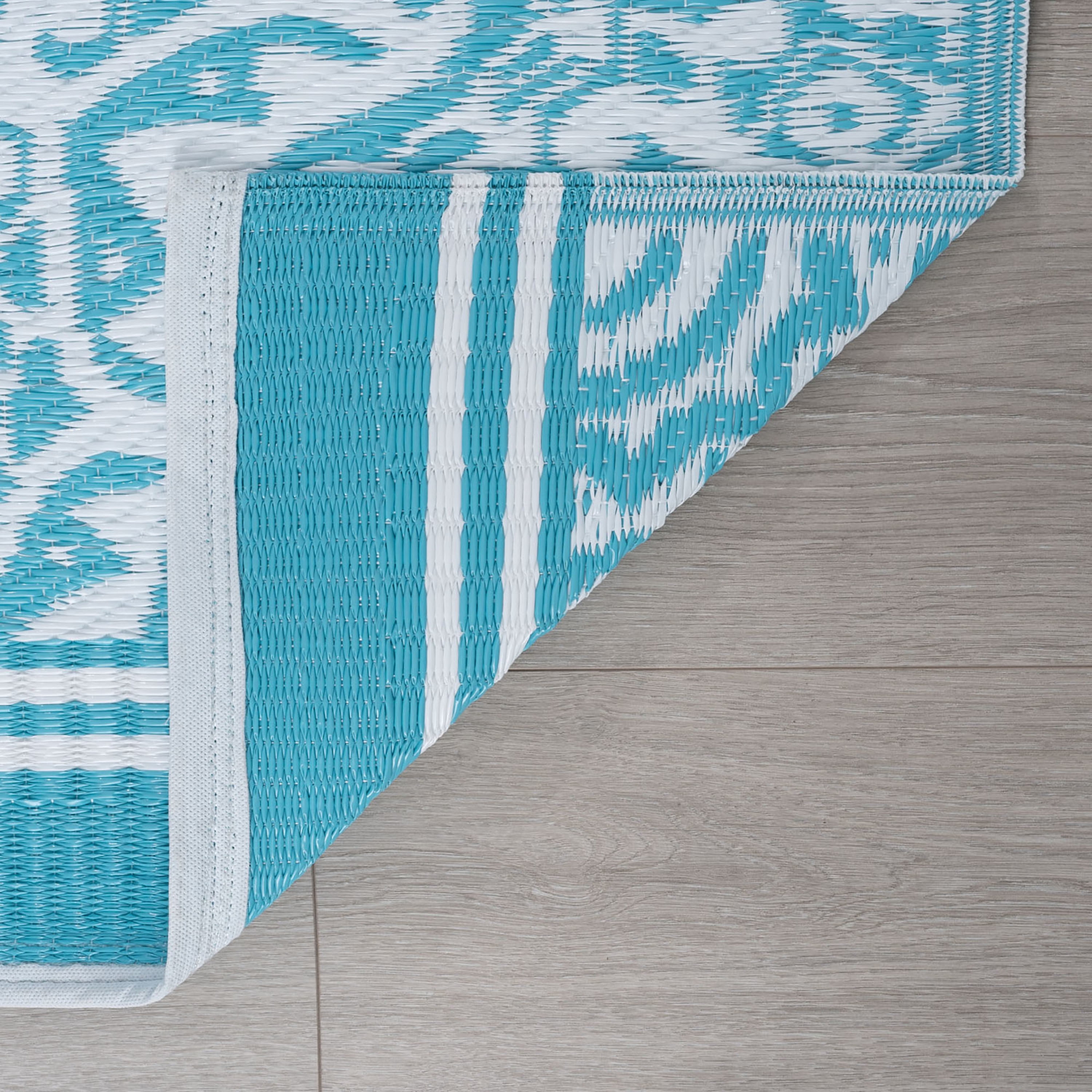 5x7 Reversible Aqua and White Polypropylene Outdoor Medallion Area Rug
