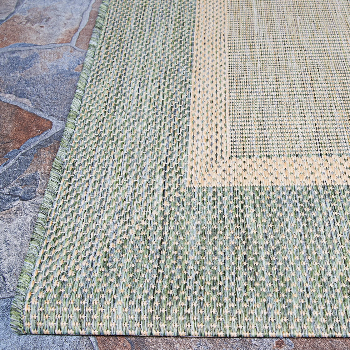 8.5' Beige and Green Bordered Round Polypropylene Area Throw Rug