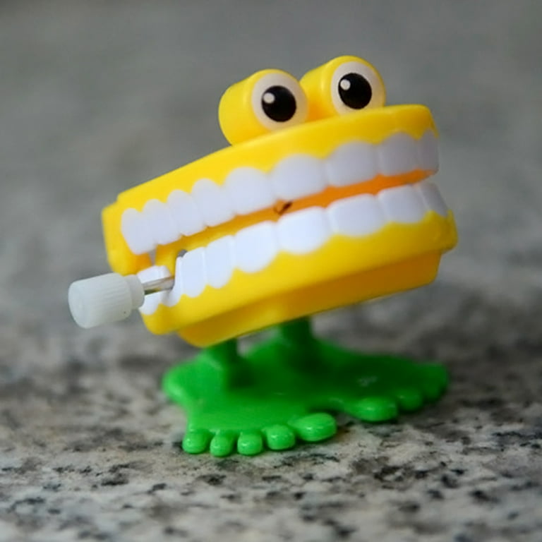 JUMPING TEETH CHATTERING SMILE TEETH Small Wind Up Toy Pro L6W7