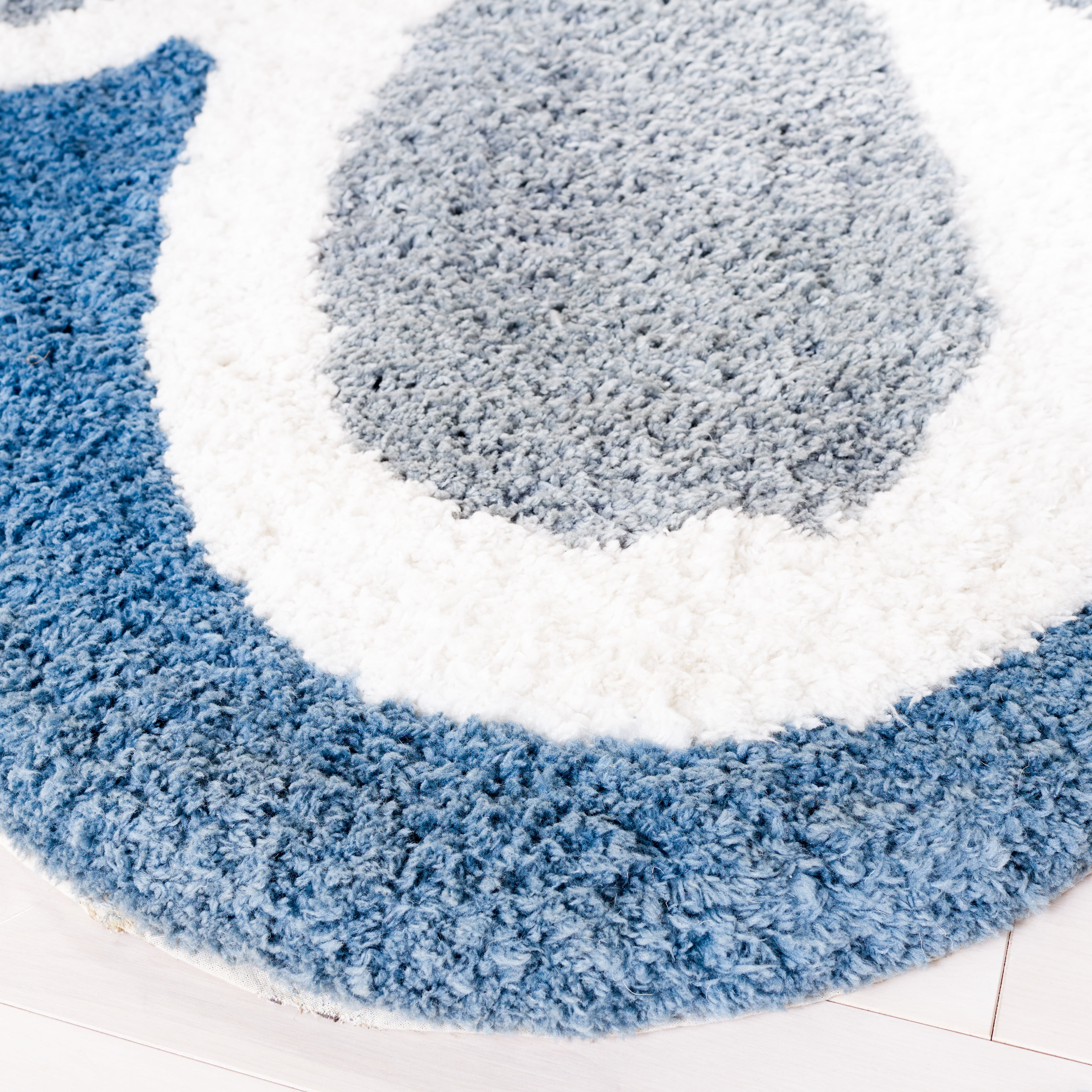 SAFAVIEH Novelty Taneka Floral Area Rug, Ivory/Blue, 6' x 6' Round