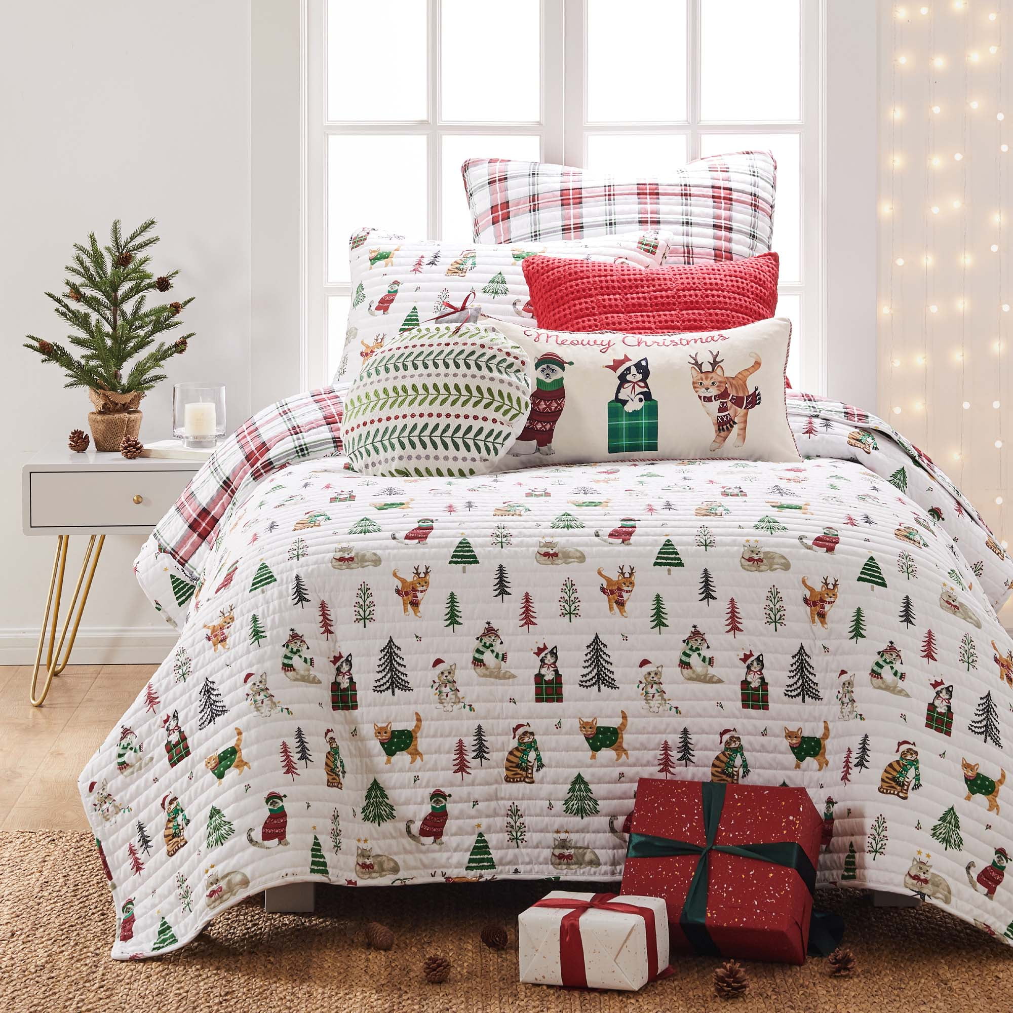 Levtex Home - Meowy Christmas Quilt Set - Full/Queen Quilt and Two Standard Shams - Red, Green, Grey and White - Quilt (88x92in.) and Shams (20x26in.) - Reversible - Cotton/Polyester
