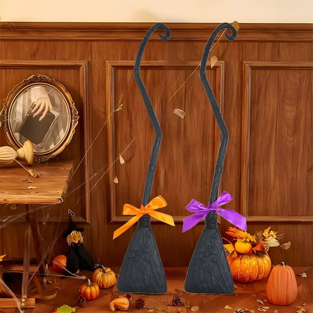 Escoba de Bruja de Halloween de 89 Cm | Decoración con Cinta Morada y Naranja | Accesorio para Fiestas de Disfraces y Estudio Fotográfico | Accesorio de Plástico Duradero para Decoraciones de Hallowe