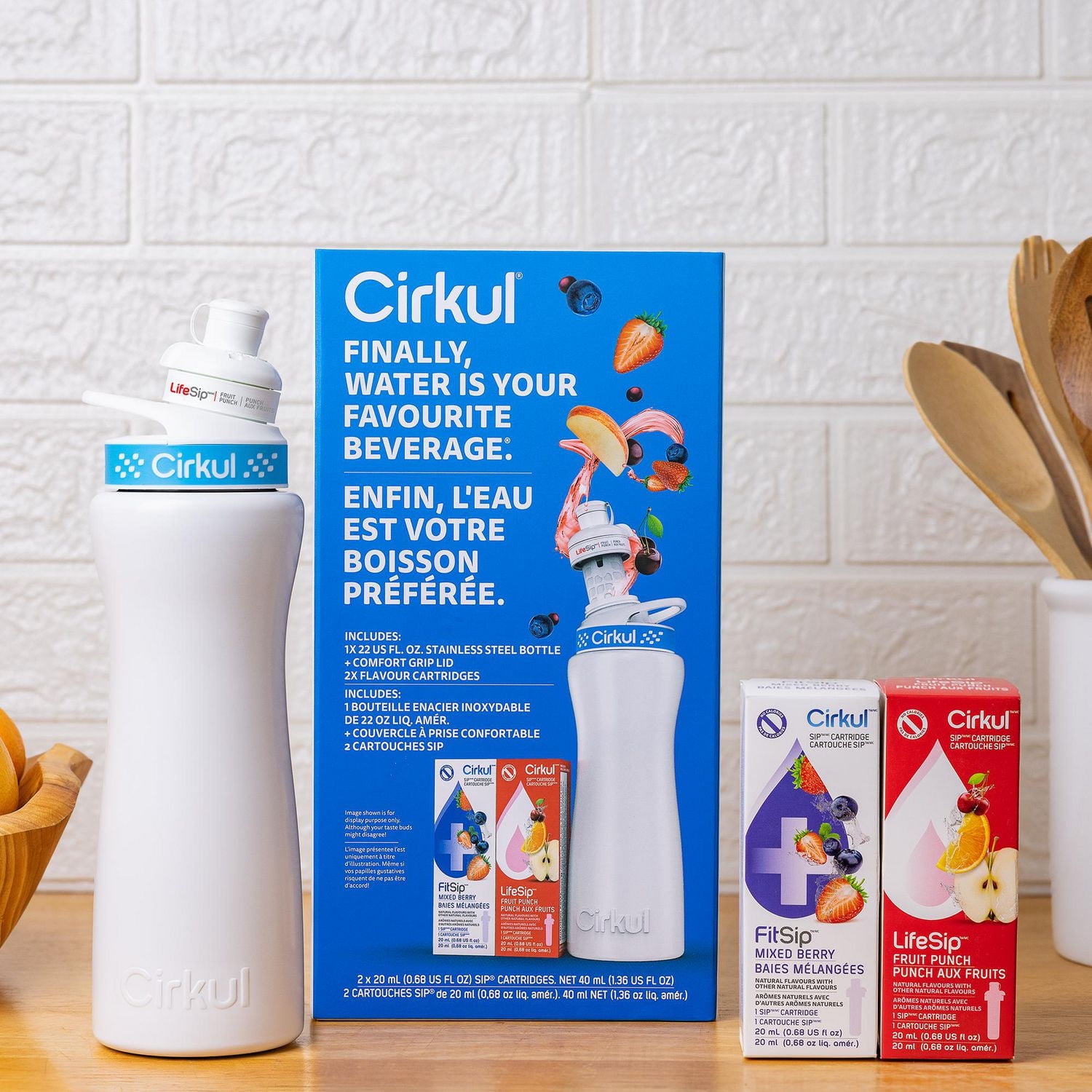 Cirkul 22oz White Stainless Steel Water Bottle Starter Kit with Blue Lid and 2 Flavour Cartridges (Fruit Punch & Mixed Berry)