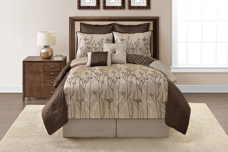 VCNY Home Norwood Reversible Floral Comforter Set, King, Queen