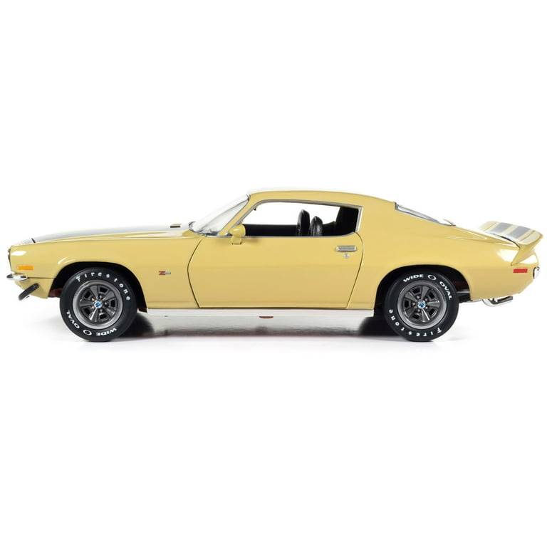 オートワールド 1/18 1972カマロ クリームイエロー/ブラックストライプ オートワールド 1/18 1972カマロ クリームイエロー/ブラック