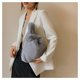 thumbnail image 1 of Bolso de felpa de otoño e invierno, bolso de mujer, bolso de mano sencillo de moda, bolso peludo portátil con textura de niña, 1 of 6