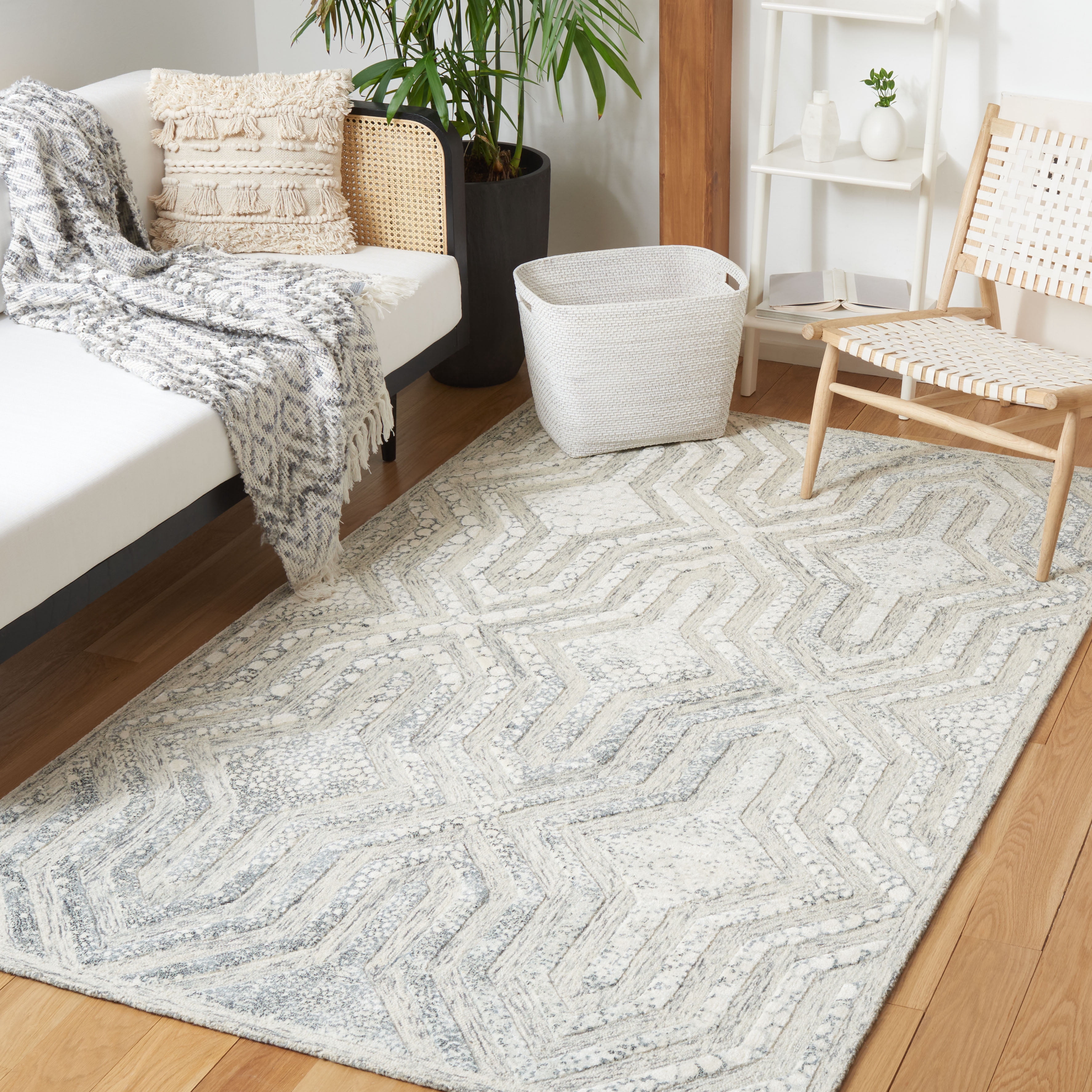 SAFAVIEH Restoration Vintage Rubye Geometric Area Rug, Charcoal/Ivory, 3' x 5'