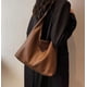thumbnail image 2 of Bolsas de mano holgadas para mujer, de piel sintética, estilo retro, suaves, de gran capacidad, 2 unidades, 2025, 2 of 4