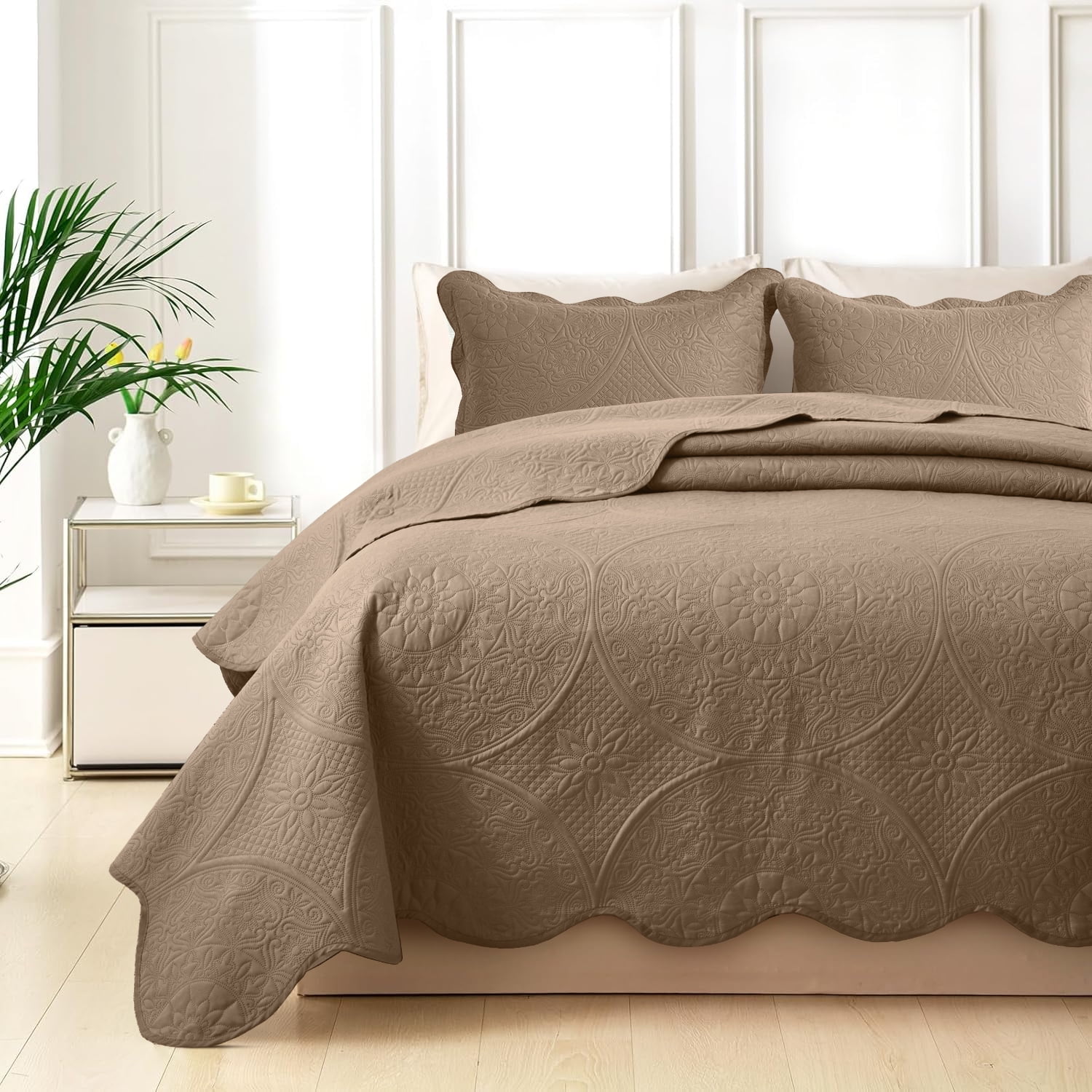 Moonlight20015 3-Piece Lightweight Microfiber Ultrasonic Floral Quilt Set, Beige, Cal King