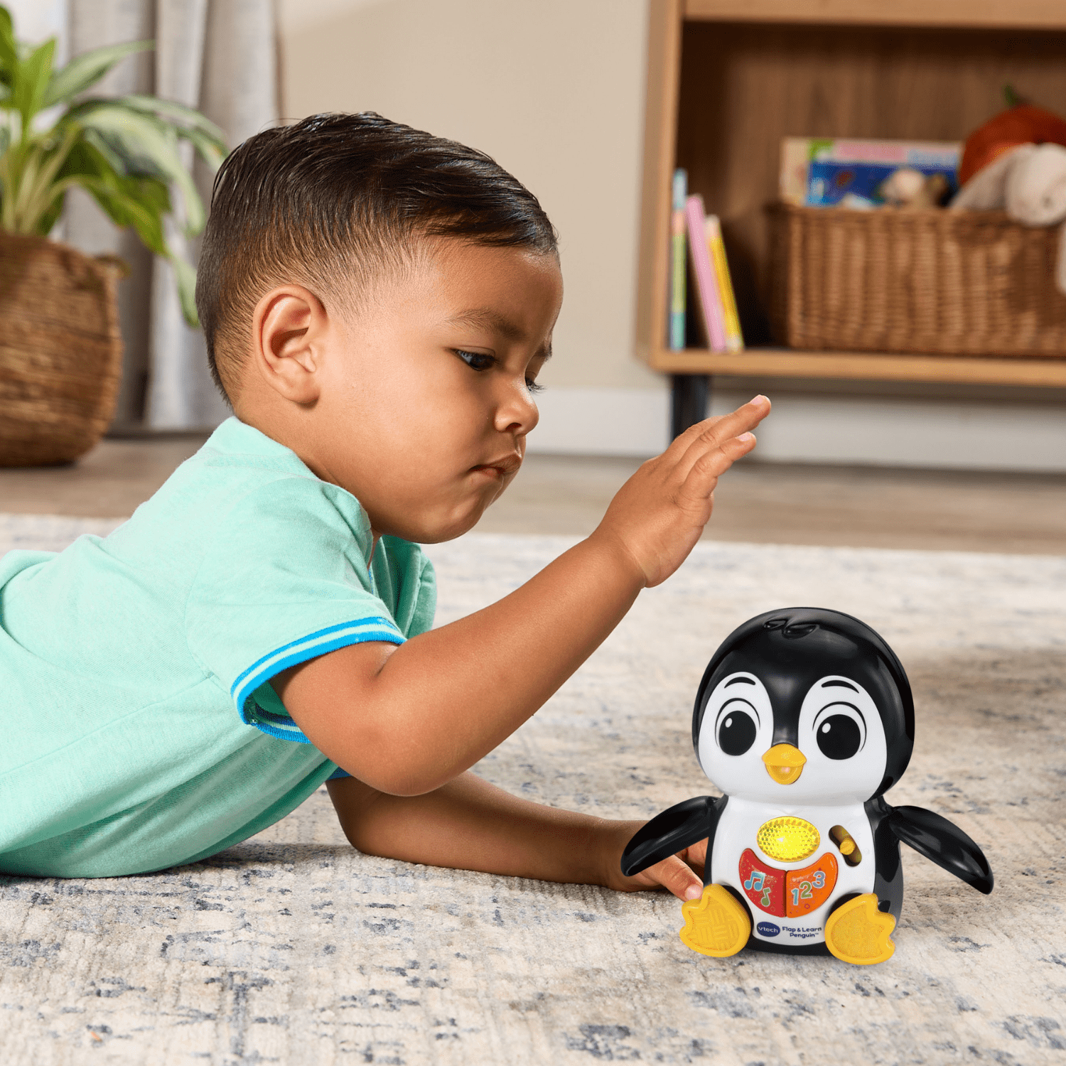 VTech Flap & Learn Penguin Counting Toy for Toddlers - French Version, 12-36 Months