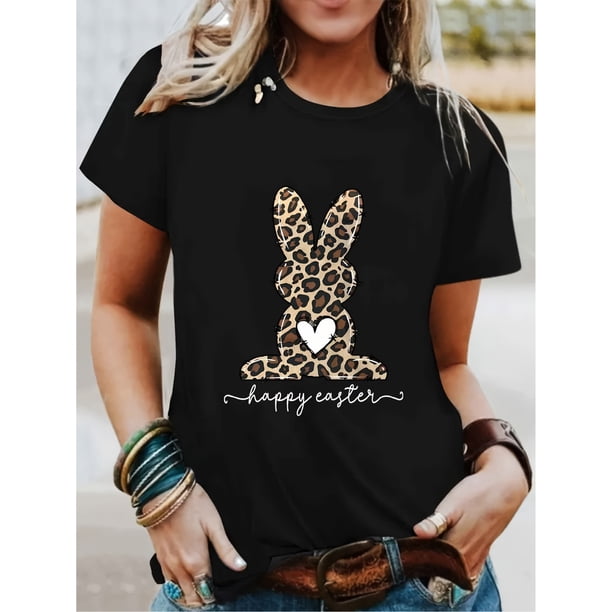 Camiseta de manga corta con cuello redondo y estampado gráfico de conejito de Pascua con corazón y estampado de leopardo