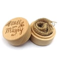 thumbnail image 1 of Caja de madera rústica para anillos de boda, grabada, redonda, para guardar anillos de compromiso y exhibir en ceremonias de propuesta., 1 of 3