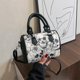 thumbnail image 4 of Bolso de hombro Boston con estampado de calavera, Bolso de mano para mujer con cremallera, Bolso Hobo de cuero PU, 4 of 8