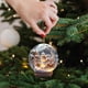 thumbnail image 1 of Adorno de muñeco de nieve | Colgante de bola de cristal acrílico con diseño de copo de nieve para decoración de árbol de Navidad, decoración colgante para el hogar, la oficina o el coche, 1 of 6