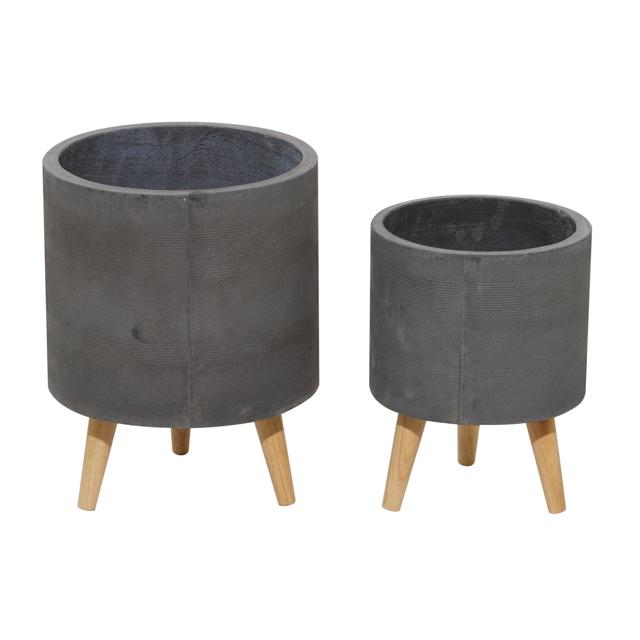 DecMode Dark Gray Magnesium Oxide Linear Carved Indoor Outdoor Planter with Wood Tripod Legs, Set of 2 16", 13"H