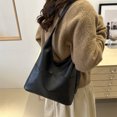 thumbnail image 4 of Bolso de hombro tote retro y espacioso para mujer con dos bolsillos, nuevo modelo de ocio minimalista para 2025., 4 of 10