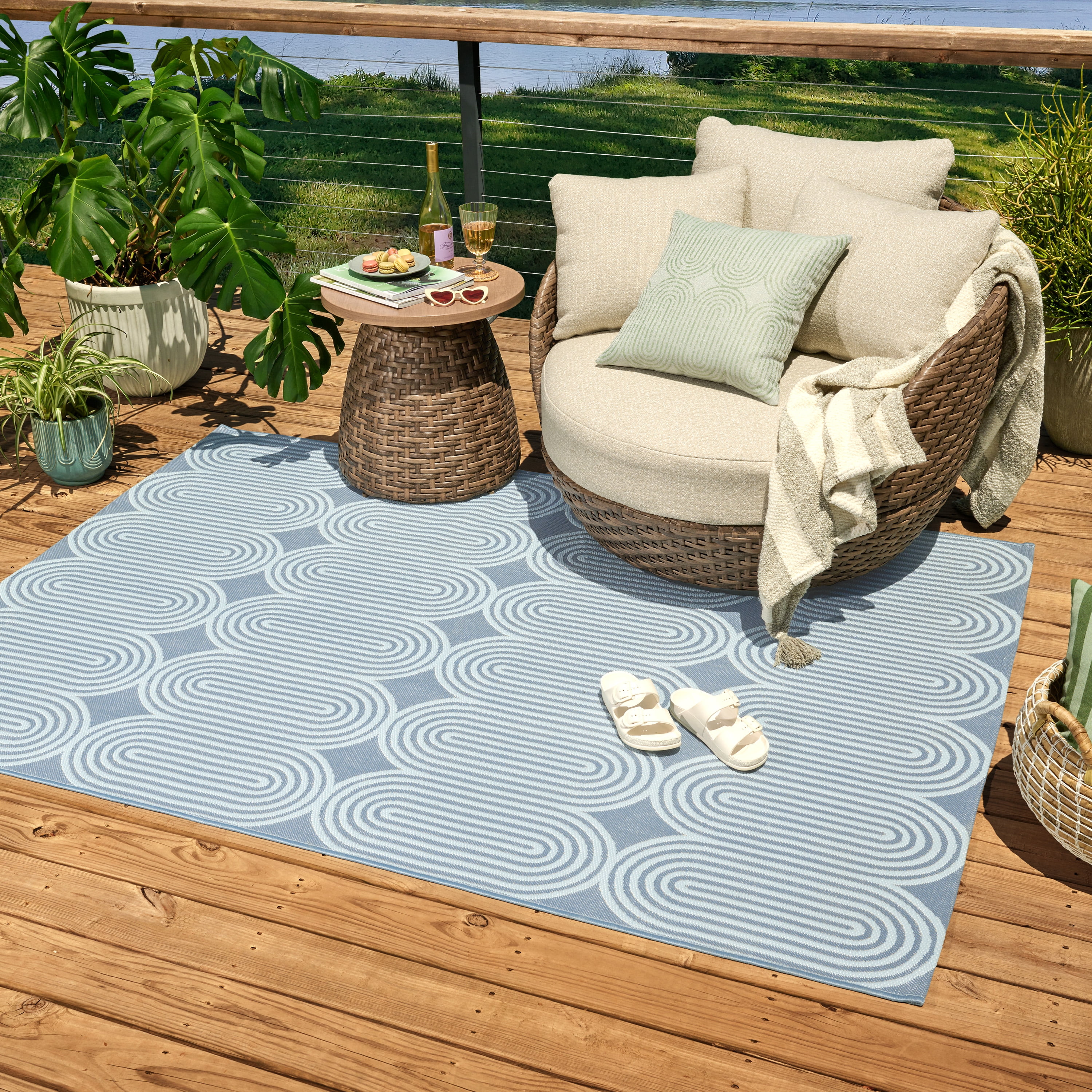 Beautiful 5' x 7' Arches Outdoor Rug by Drew Barrymore