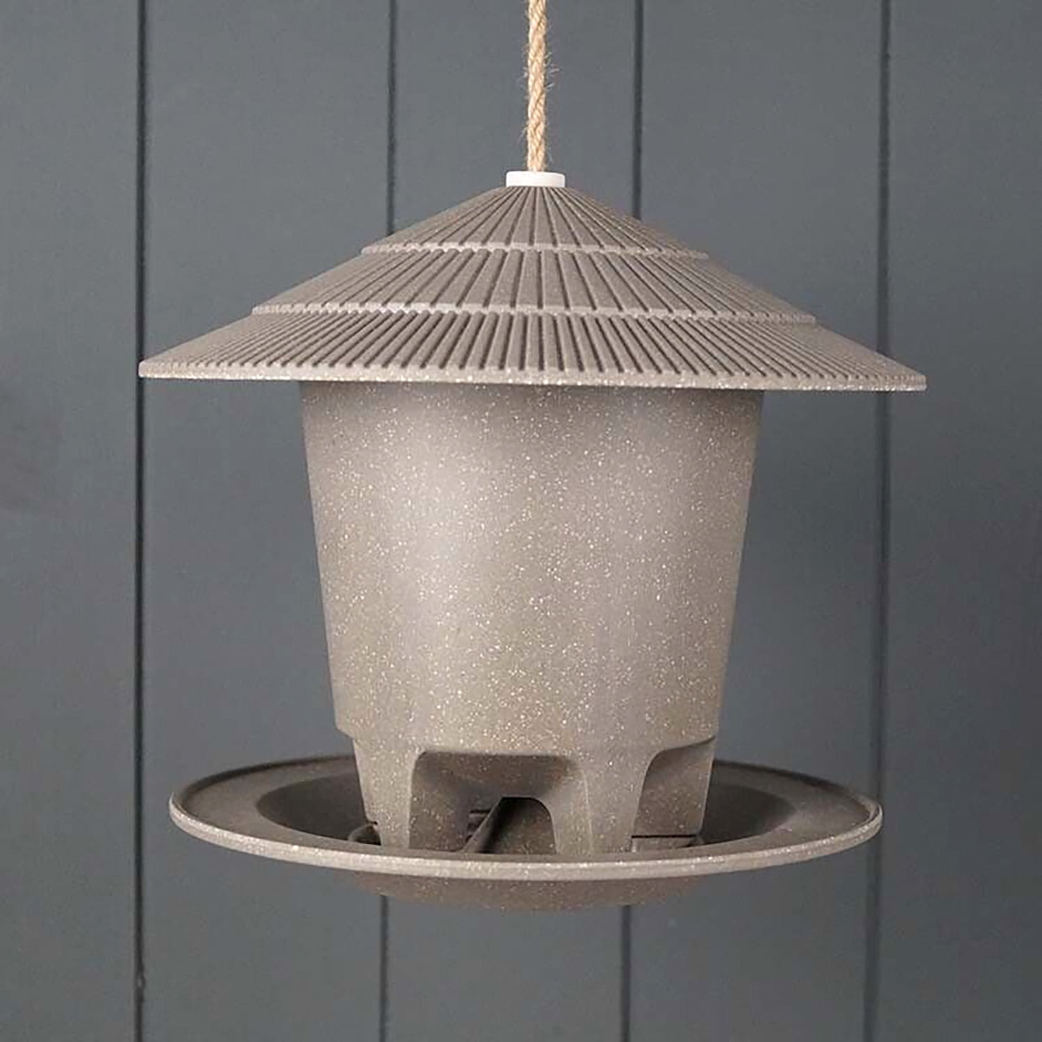 Tierra Garden Deluxe Round Bird Feeding Station, Straw, 1-Piece, 8.6 in Capacity