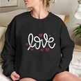 thumbnail image 1 of Qertyioot Sweat-Shirt de la Saint-Valentin pour Femmes, Col Rond Imprimé de Noël Lettres Manches Longues Mode Ample, 1 of 5