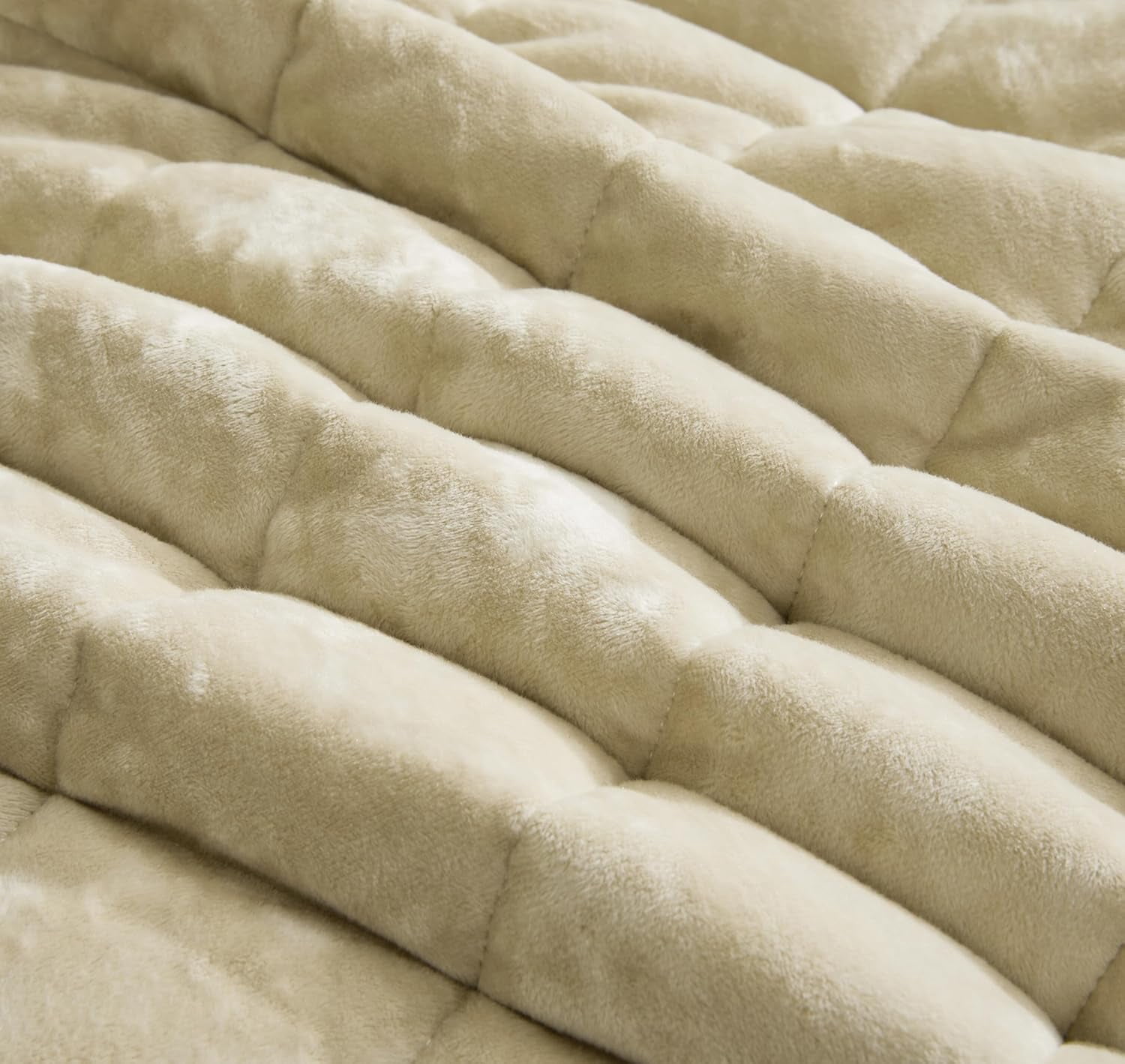Chezmoi Collection Lux Beige Velvet Quilt Queen Set, 3-Piece Lush Plush Distressed Velvet Bedding All Season Lightweight Bedspread Brushed Microfiber Reverse with Diamond Stitch Quilting