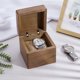 thumbnail image 5 of Caja de madera para reloj, estuche de madera de nogal, caja de almacenamiento individual para reloj, vitrina para reloj, caja de regalo cuadrada para joyas con almohada, 5 of 6