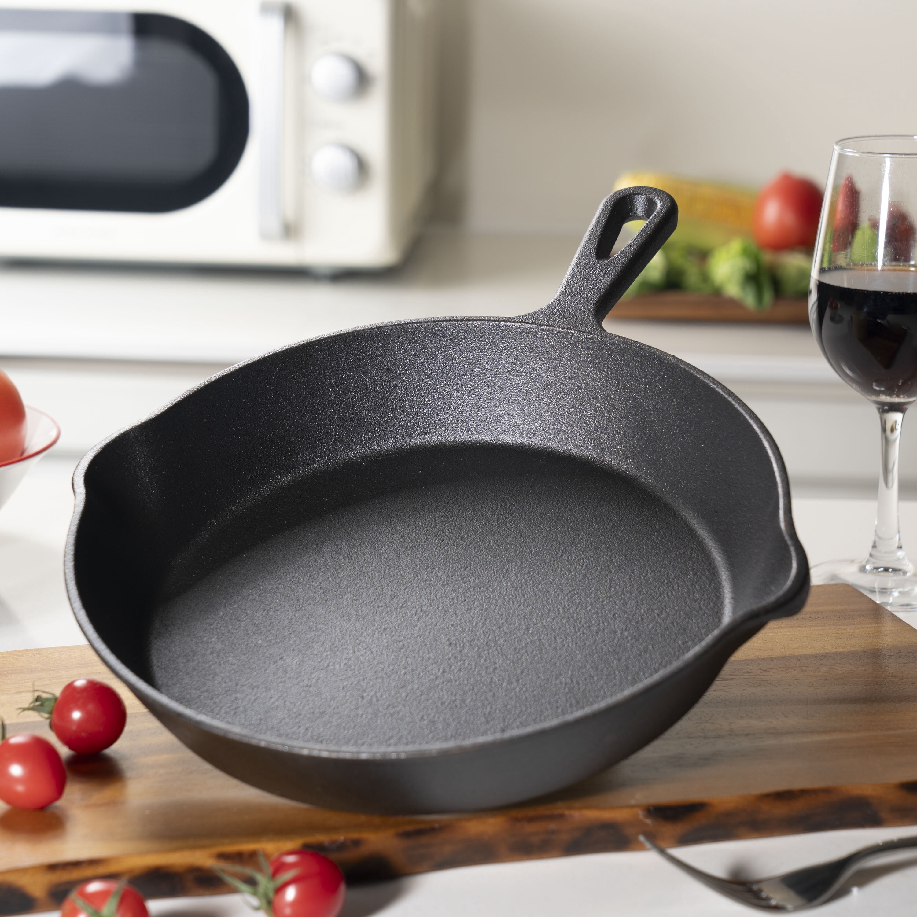 Mainstays 10.5 in Pre-Seasoned Cast Iron Skillet, Black