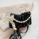 thumbnail image 1 of Bolso de mano de alta gama con diseño de nubes plisadas y perlas para debajo del brazo, pequeño bolso de mano de colaboración colectiva para mujer, bolso de hombro de verano que combina con todo, 1 of 6