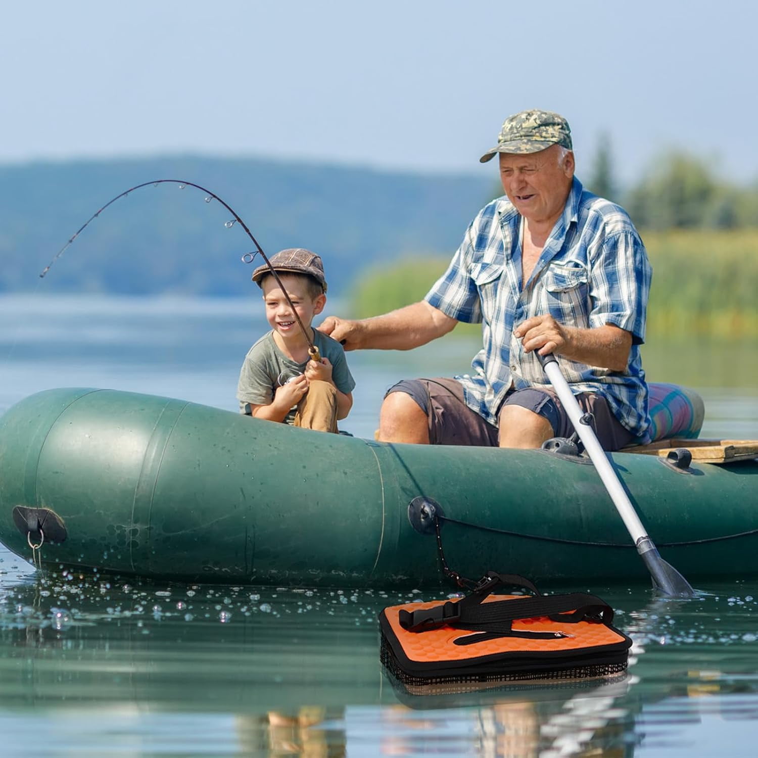 2 Pcs Floating Fishing Basket for Caught Fish 3.5 Gallons /10 Gallons Collapsible Fishing Net Foldable Minnow Bucket Holder Portable Rubber Coated Bait Storage Cage for Live Minnows Crayfish