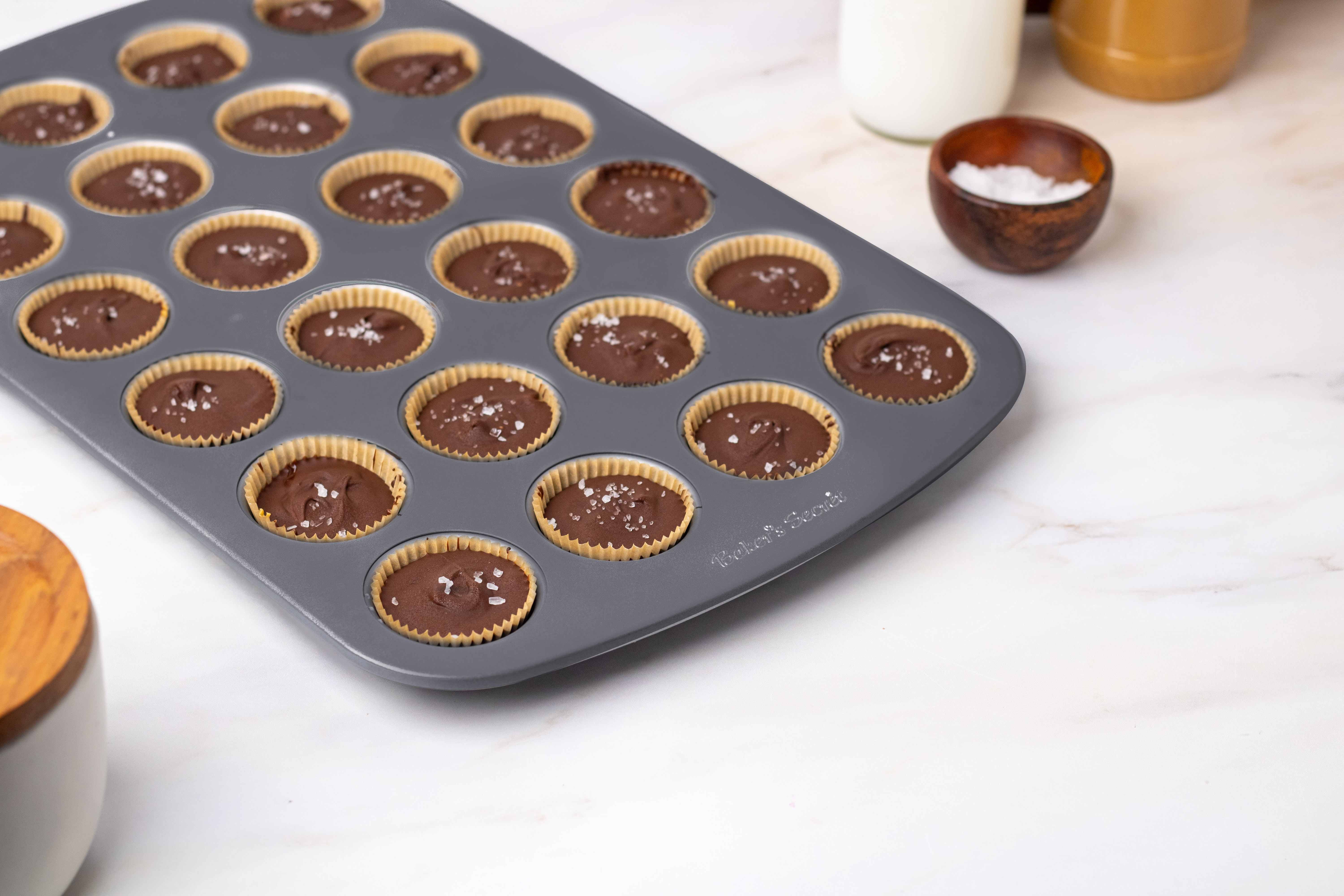 Baker's Secret 24cup Mini Muffin Pan Cupcake Nonstick Pan - Carbon Steel Pan  for Mini Muffins Cupcakes Non stick Coating Easy Release Dishwasher Safe  DIY Bakeware Baking Supplies - Classic Collection