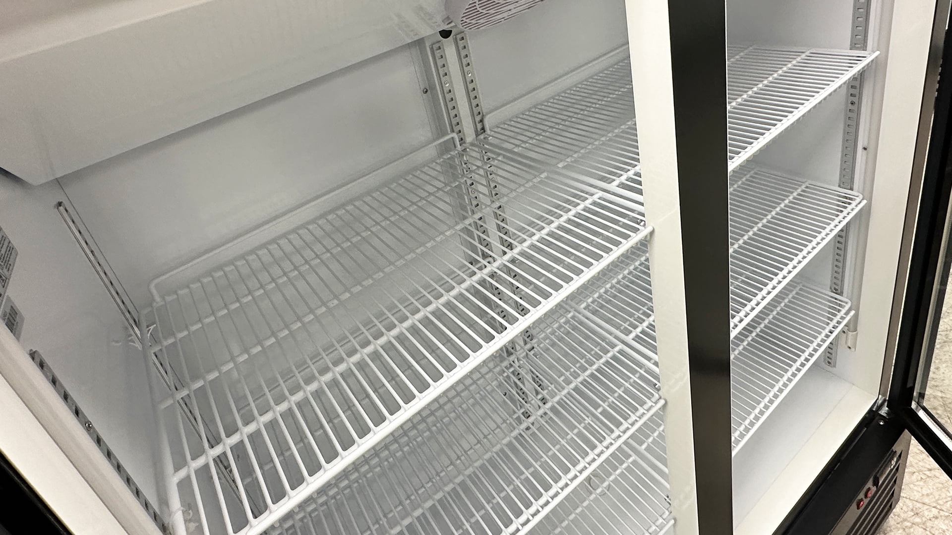 47 in. Two-Door Merchandiser Commercial Refrigerator 21 Cu.Ft. Berverage Display Glass Door Cooler