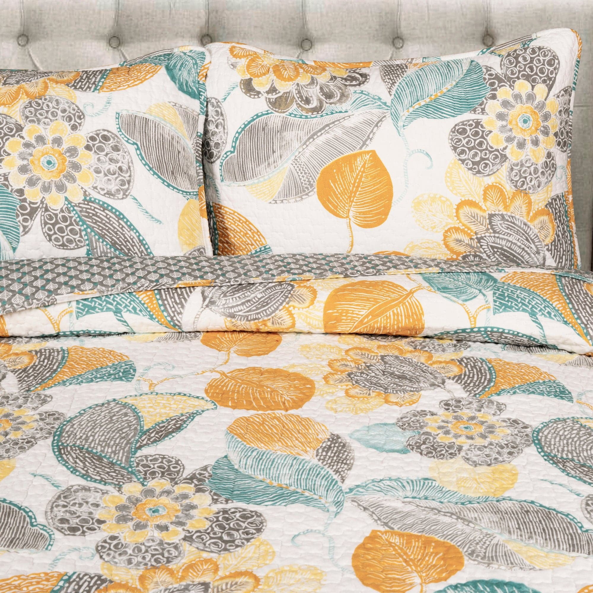 Lush Decor Layla Floral Cotton Lightweight Reversible Quilt, King, Yellow/Gray, 3-pc set includes: 1 Quilt, 2 Pillow Shams