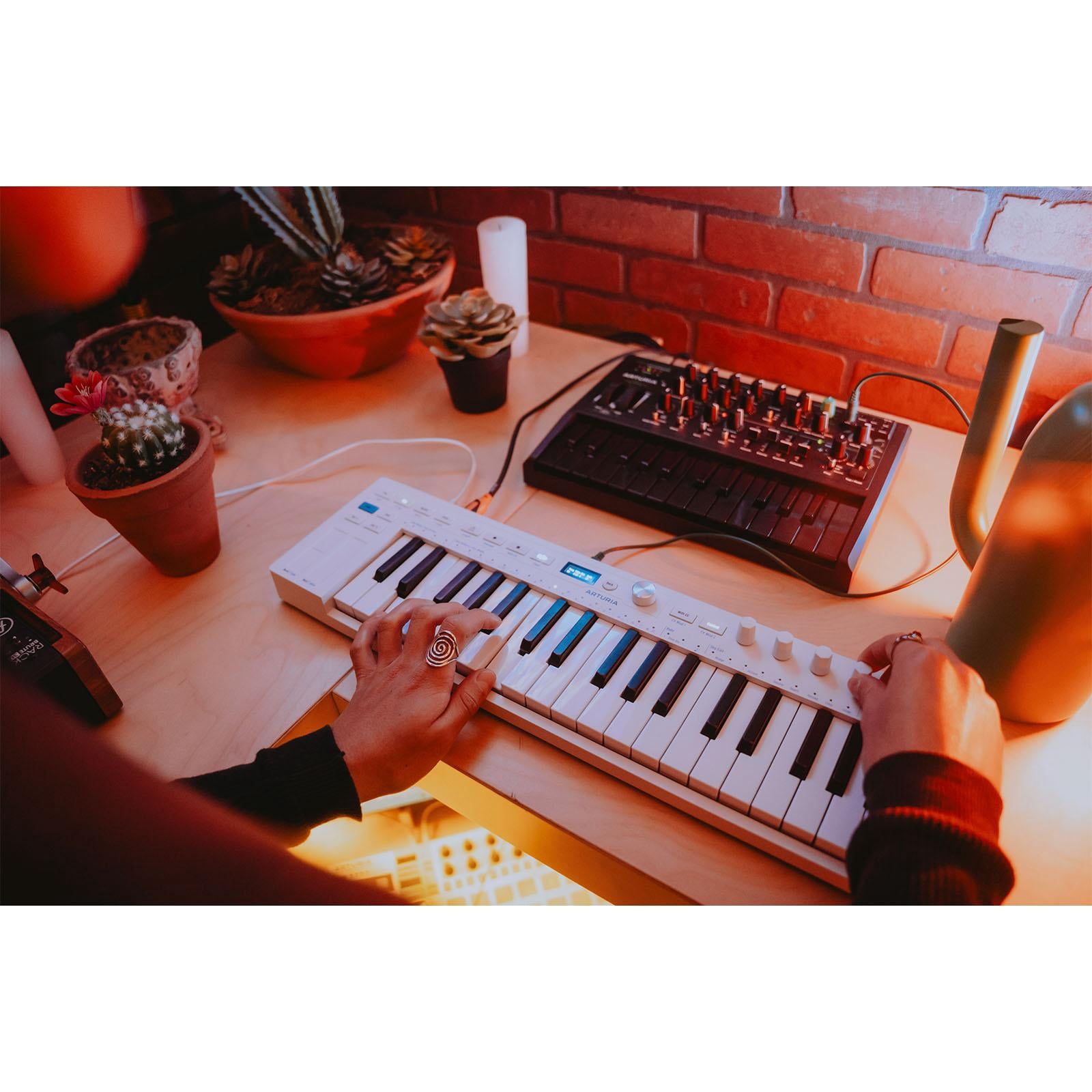 Arturia KeyStep 37 mk2 Compact Keyboard Controller & Sequencer