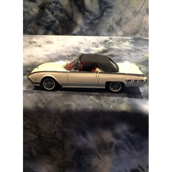 1962 Ford Thunderbird Convertible.