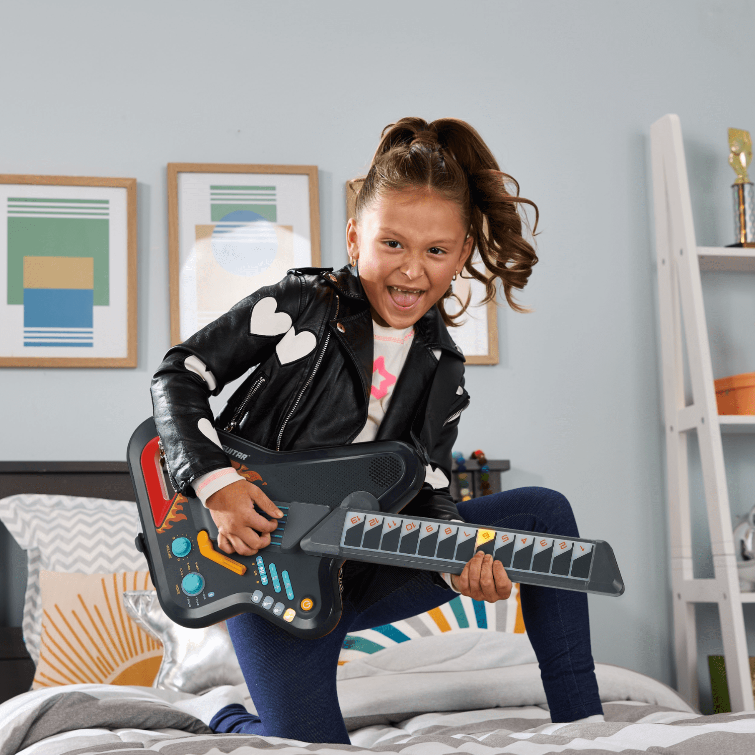 VTech Kidi Guitare Superstar pour créer de la musique, former un groupe, jouer à des jeux et plus encore pour les enfants - Version Anglaise, 5+ Ans