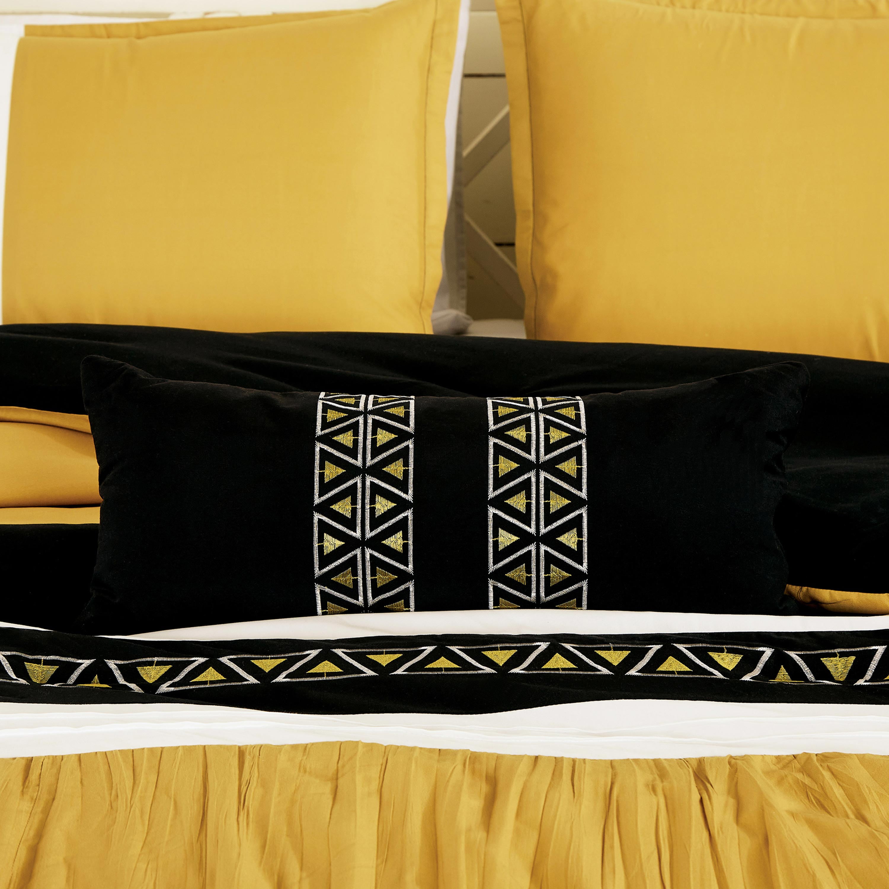 HIG Luxurious 7-Piece Embroidered Queen Bedding Set - Elegant Design & Cozy Comfort - Ideal for Home Decor, Yellow Bed in a Bag