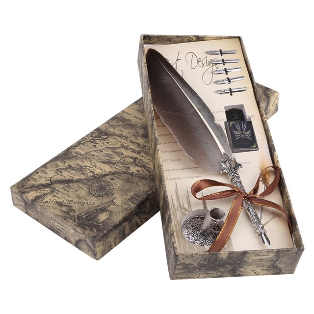 Feather Pen, Dip Feather Pen, Calligraphy Pen for Office School displayed in an elegant gift box. The set includes a natural feather dip pen with an ornate alloy handle, six replacement nibs of varying sizes, an ink bottle (without ink), and a decorative pen stand. The feather is dark brown, and the pen measures approximately 27 cm in length. The box features a vintage map design, enhancing its antique aesthetic.