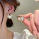 thumbnail image 1 of Pendientes de tuerca con temperamento de flores de Metal hueco para mujer, aretes pequeños, joyería Dengxun unisex, 1 of 2