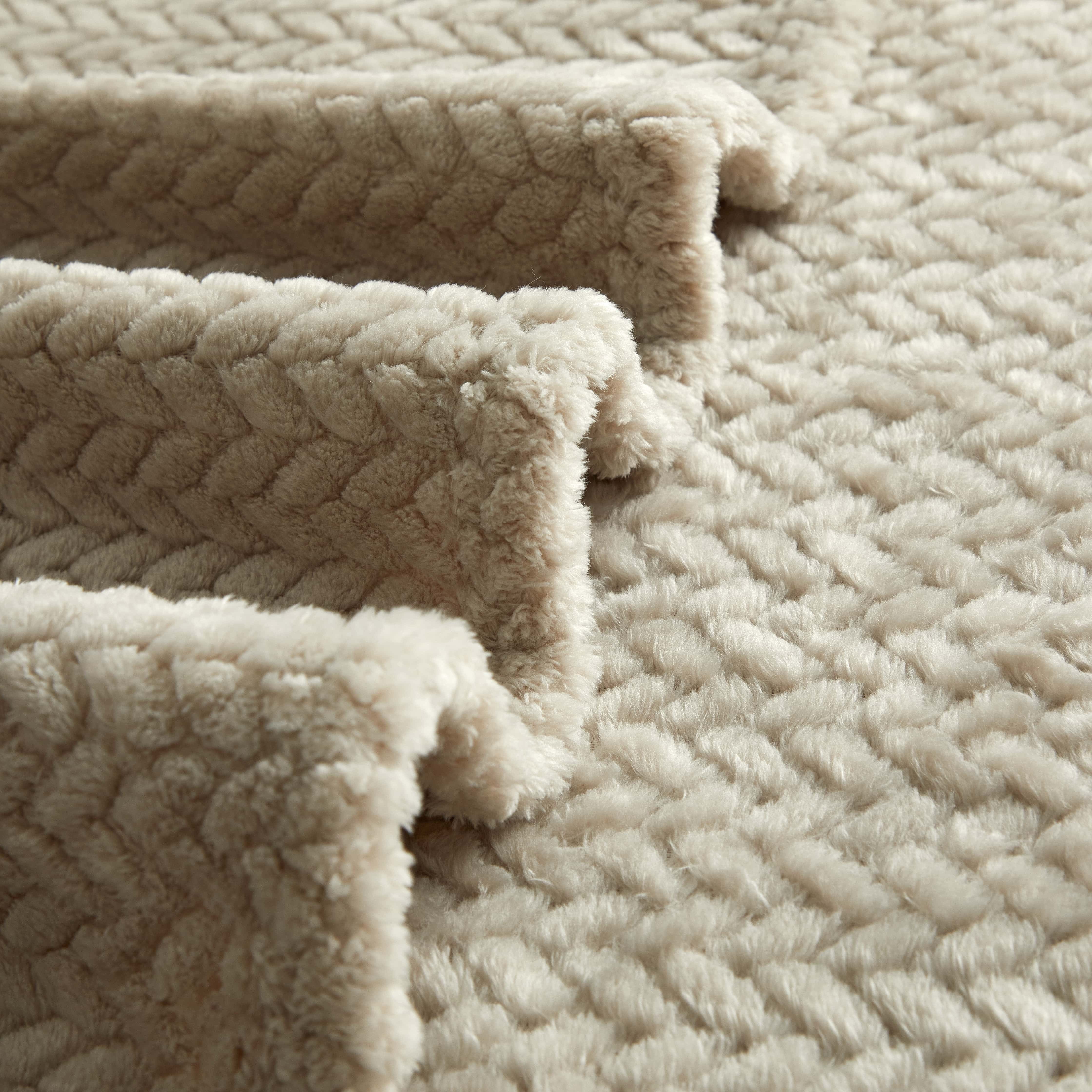 Mainstays Plush Textured Blanket, Grey Stone, Twin 66" x 90", All Ages