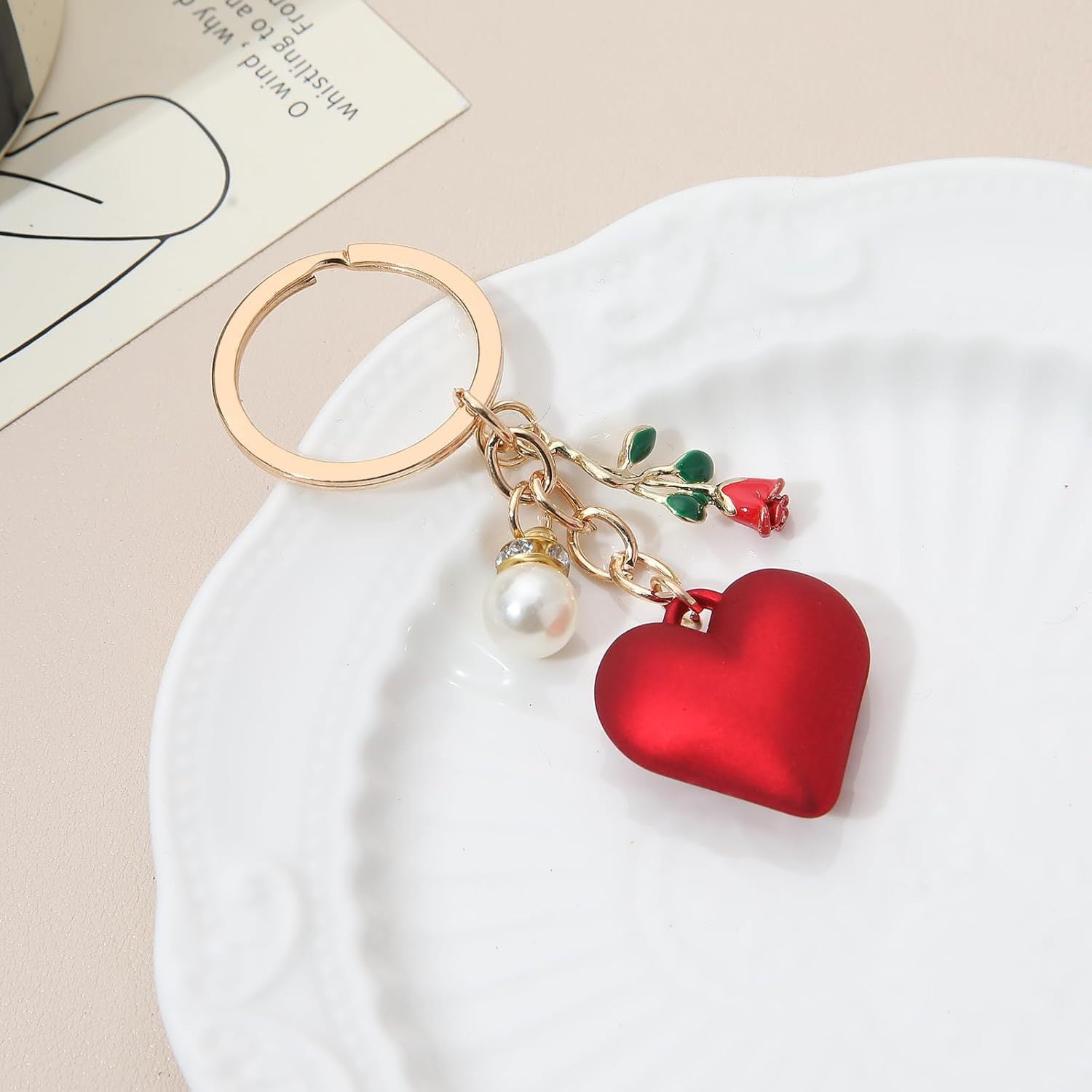 20 Pcs Red Heart and Rose Keychains Alloy Charm Key Rings Decorative Bag Accessories Romantic Gift Set for Couples Friends Event Favors Easter Gift Exchange
