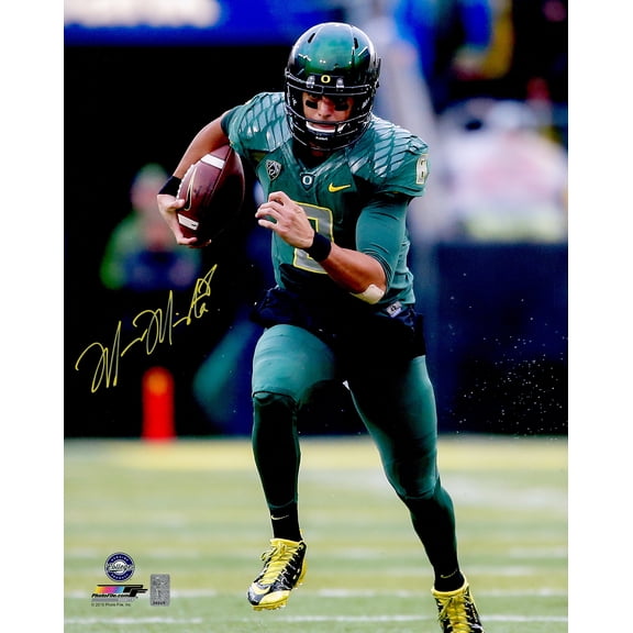 Marcus Mariota Autographed 16x20 Photo Oregon Ducks MM Holo 87196