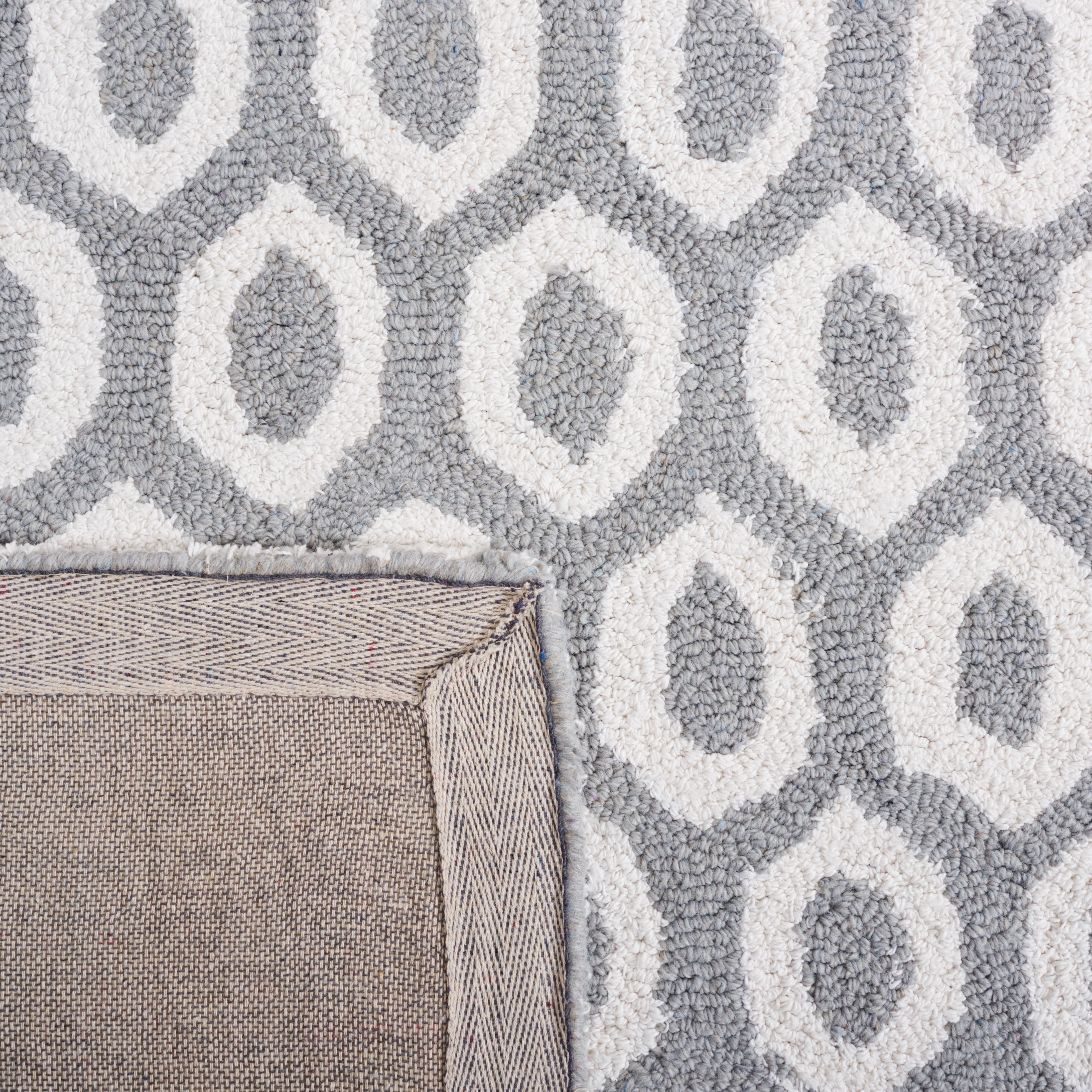 Safavieh Capri Alfreda Geometric Runner Rug, Ivory/Gray, 2'3" x 9'