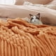 thumbnail image 3 of Manta Bedsure GentleSoft, forro polar de franela, tamaño king, naranja, 270 x 230 cm, 3 of 7