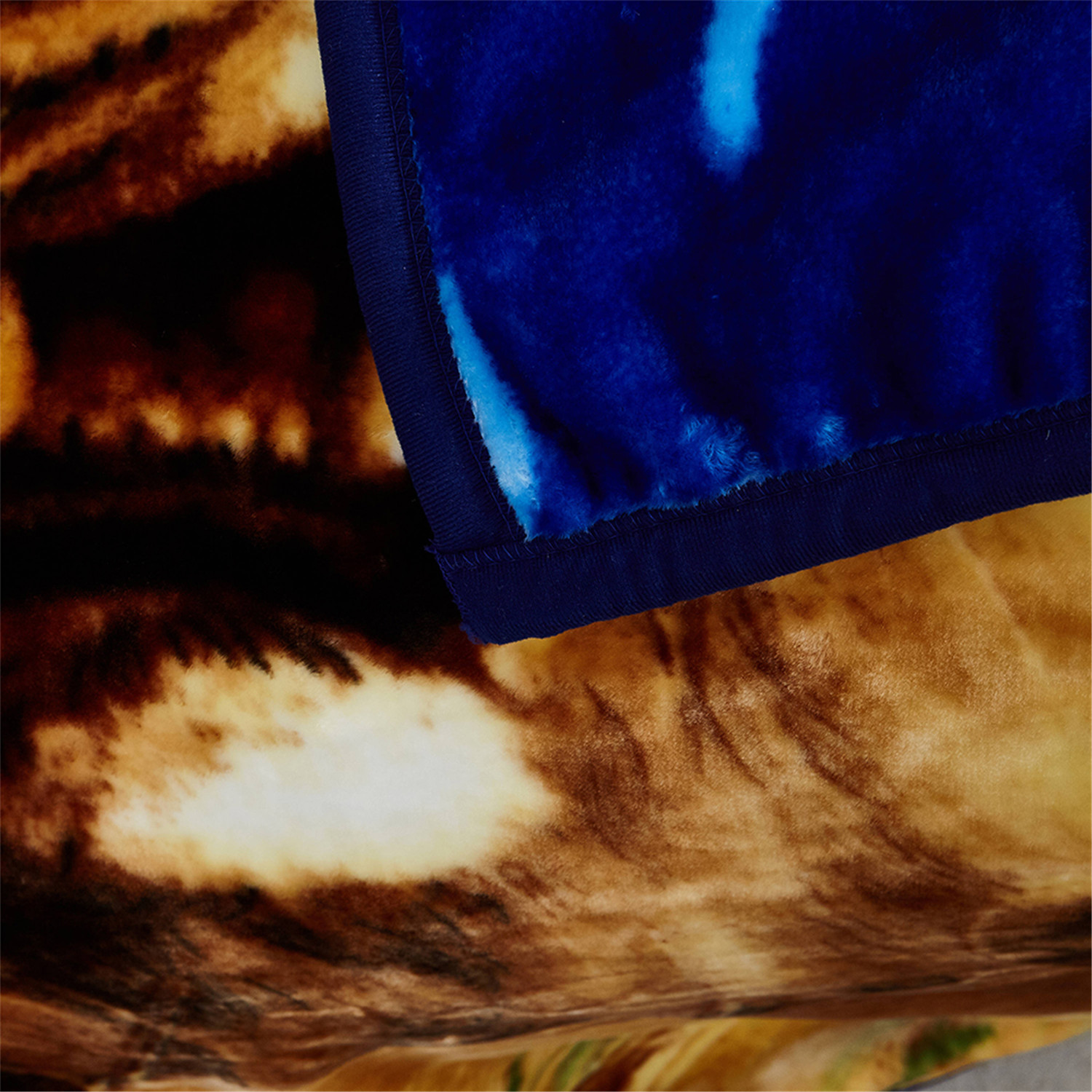 MERRY HOME Full/Queen Size Fleece Blanket For Bed, A & B Patterns Soft Warm Blanket, Microfiber Plush Middle Weight Bed Blanket For All Season, Dolphin/Lion, 5LB, 75"x87"