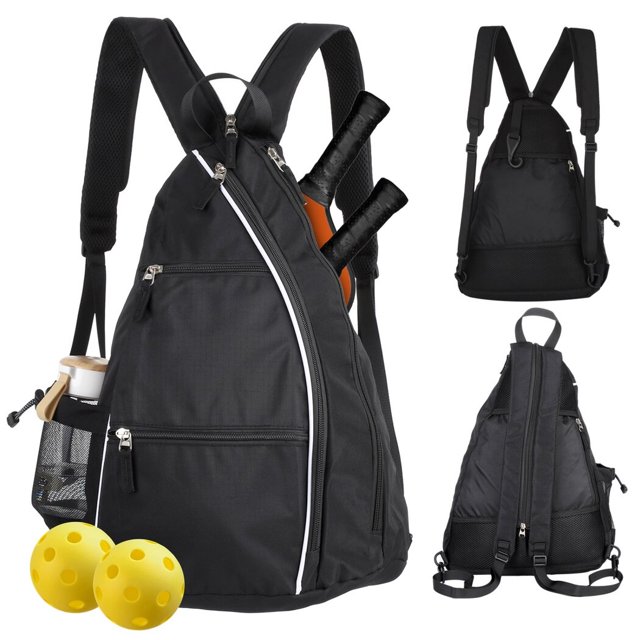 mochila pickleball para mujeres y hombres, mochila reversible para raqueta de tenis, bolsa ligera e impermeable de paño Oxford negra, tamaño 14×10×19 pulgadas — vista 3/4 frontal con silueta triangular y cremallera diagonal, correas acolchadas ajustables para uso de un solo hombro o mochila, bolsillo lateral de malla para botella, dos paletas visibles y ribete blanco; varios bolsillos y compartimento para laptop de 15"; adecuada también como bolsa diaria para equipo compacto.